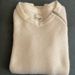 NWOT Abercrombie & Fitch Knit Sweater